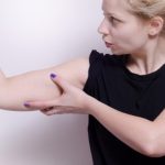 バストの悩み解決のための「人生初の筋トレ開始」とバストケアおすすめ動画の紹介(産後40代研究員:ヨシイケ)