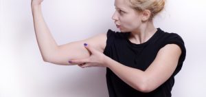 バストの悩み解決のための「人生初の筋トレ開始」とバストケアおすすめ動画の紹介(産後40代研究員:ヨシイケ)