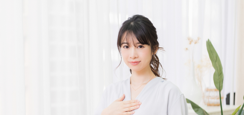高校から胸のことで悩んでいた痩せ型20代ナイトブラ研究員「ゆうこ」の自己紹介